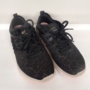 Womens ryka Dynamic Pro Training sneakers size 7M